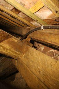 ... Folgeschaden: Dachbewegung nach außen