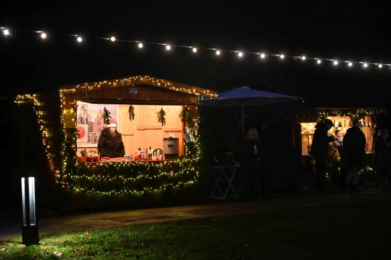 Die liebevoll geschmückte Hütte
