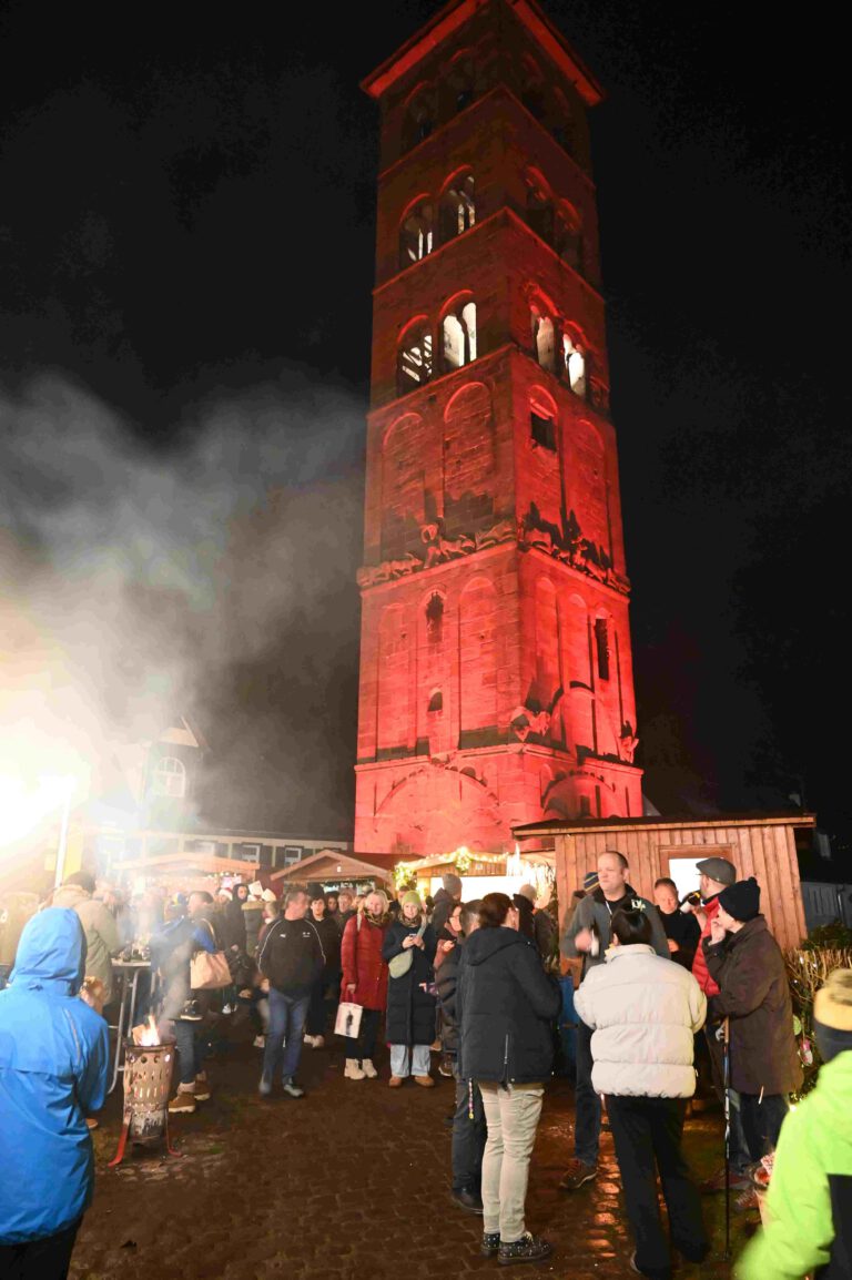 Der Eulenturm sah das friedliche Beisammensein zahlreicher Besucherinnen und Besucher